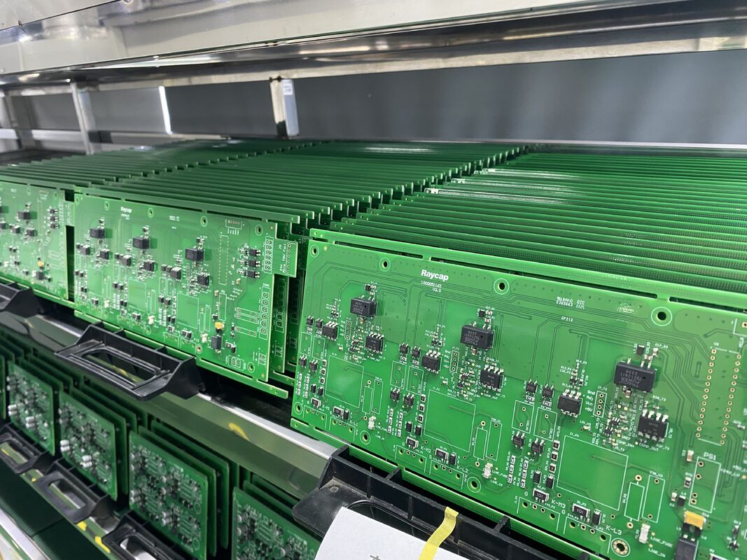 حداقل قطر سوراخ 01mm مونتاژ PCB ارتباطی 6 لایه Tg170 بالا و Tg180 بالا برای دستگاه های ارتباطی بهینه شده است