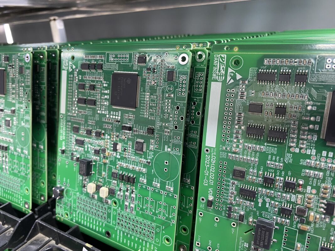 حداقل قطر سوراخ 01mm مونتاژ PCB ارتباطی 6 لایه Tg170 بالا و Tg180 بالا برای دستگاه های ارتباطی بهینه شده است