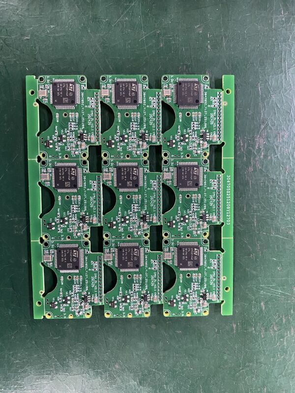 حداقل فضای توپ 0.3mm پچ کمتر از 0.5mm فرآیند تولید PCB صنعتی حداکثر اندازه PCB 600 در 1200mm بهینه سازی شده برای طرح های پیچیده PCB