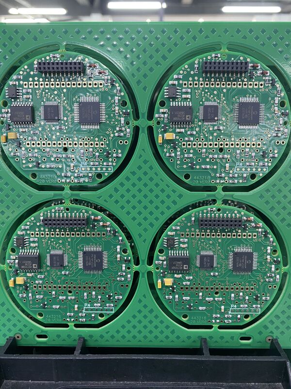 حداقل فضای توپ 0.3mm پچ کمتر از 0.5mm فرآیند تولید PCB صنعتی حداکثر اندازه PCB 600 در 1200mm بهینه سازی شده برای طرح های پیچیده PCB
