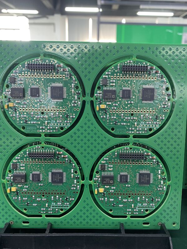 حداقل فضای توپ 0.3mm پچ کمتر از 0.5mm فرآیند تولید PCB صنعتی حداکثر اندازه PCB 600 در 1200mm بهینه سازی شده برای طرح های پیچیده PCB